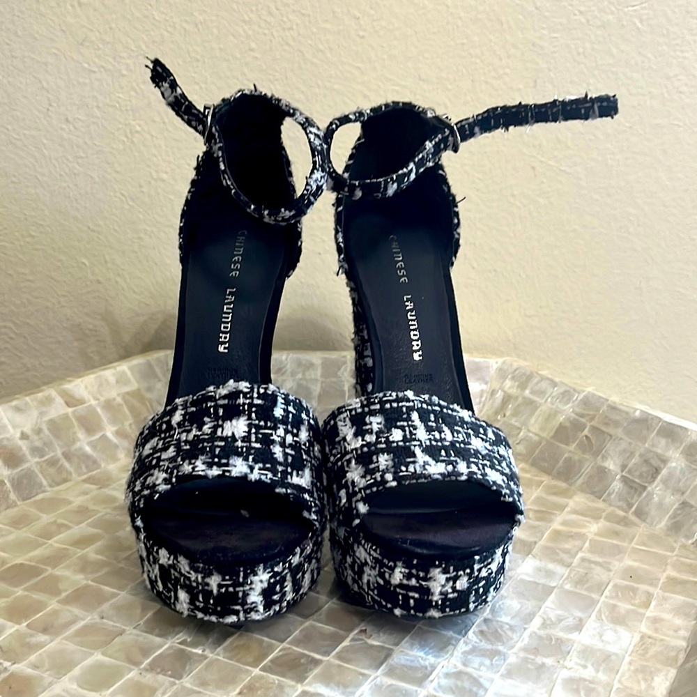 Chinese laundry. Houndstooth heel. Size 8.5. 5.5in heel. 1in platform